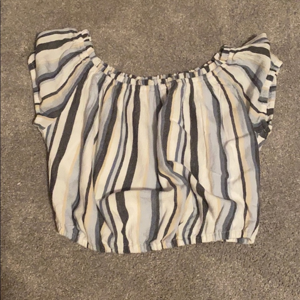 cute hollister top!!